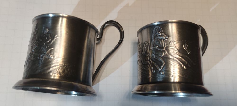 Продам подстаканник металлический,в хорошем состоянии.