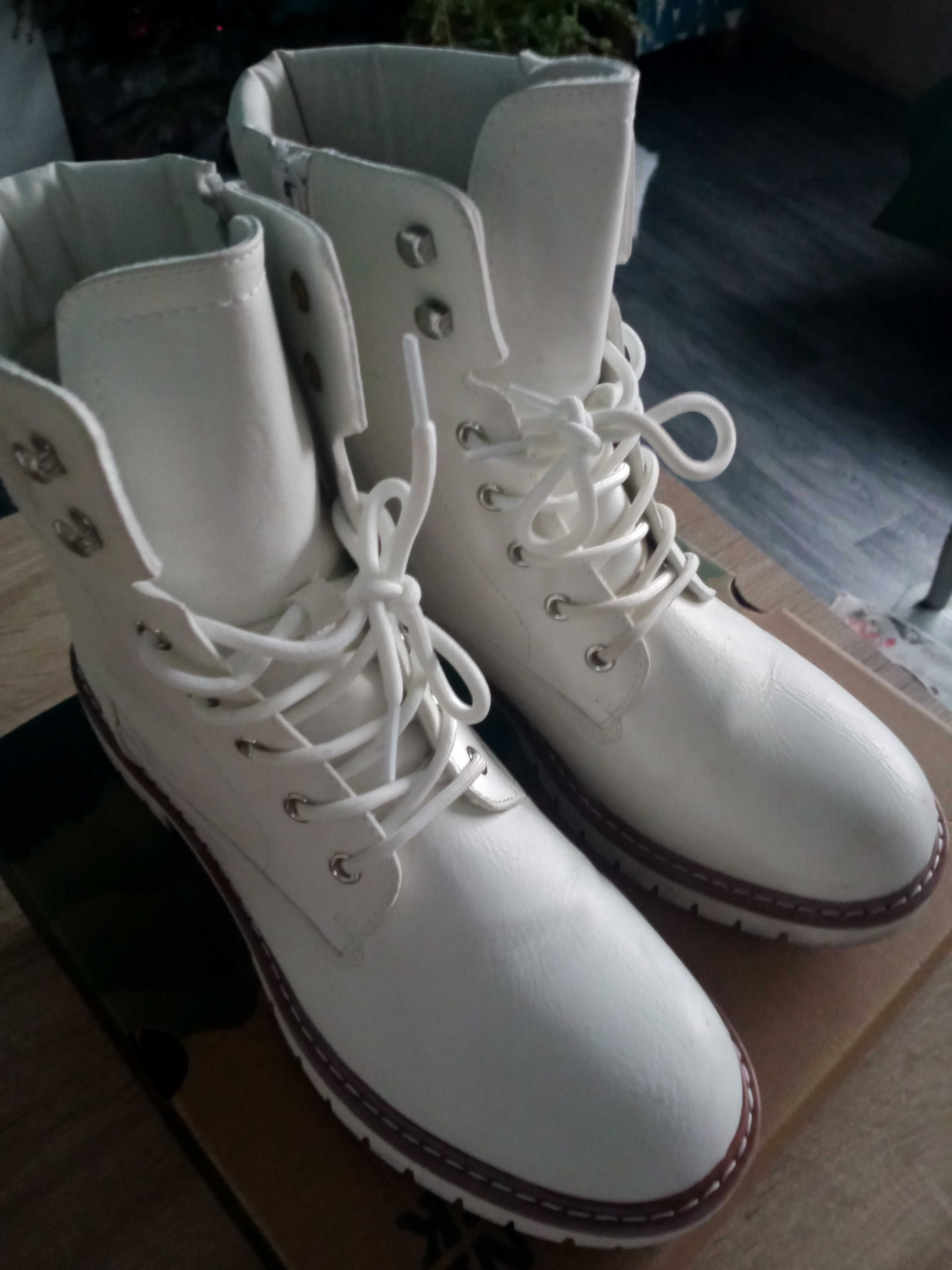 Buty damskie białe zimowe