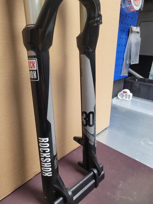 Amortyzator  z blokadą Rock Shox 30 Gold TK  koła 29"  ośka Qr