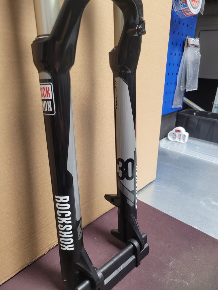 Amortyzator  z blokadą Rock Shox 30 Gold TK Remote koła 29"  ośka Qr