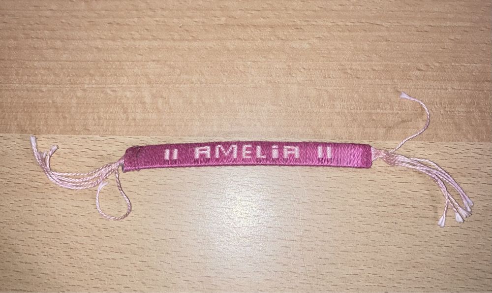 Pulseira de nomes para bebé (Amélia)