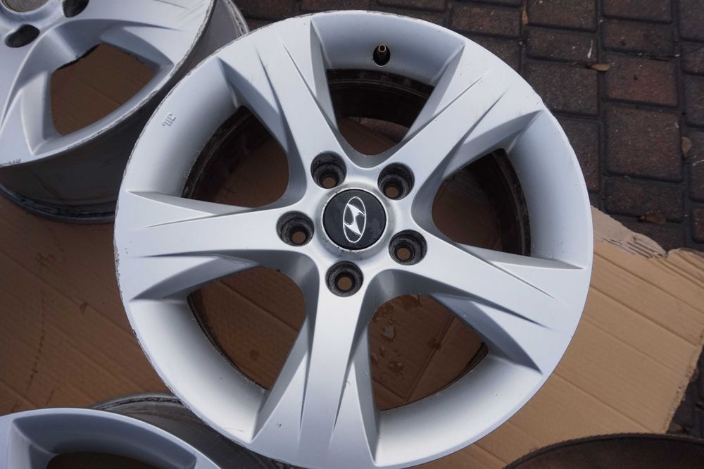 HYUNDAI i40 , ix35 , Tuscon _ Felgi Aluminiowe 16 cali  / 5x114,3
