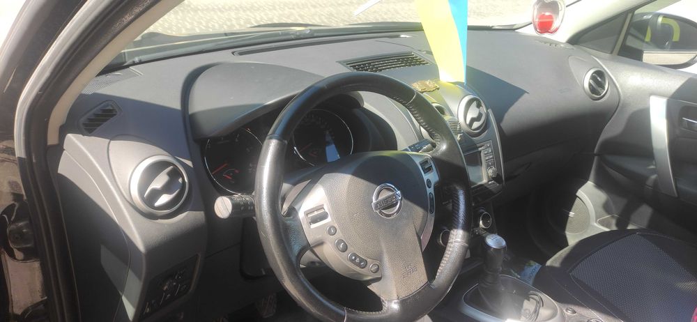 Автомобіль NISSAN Qashqai+2