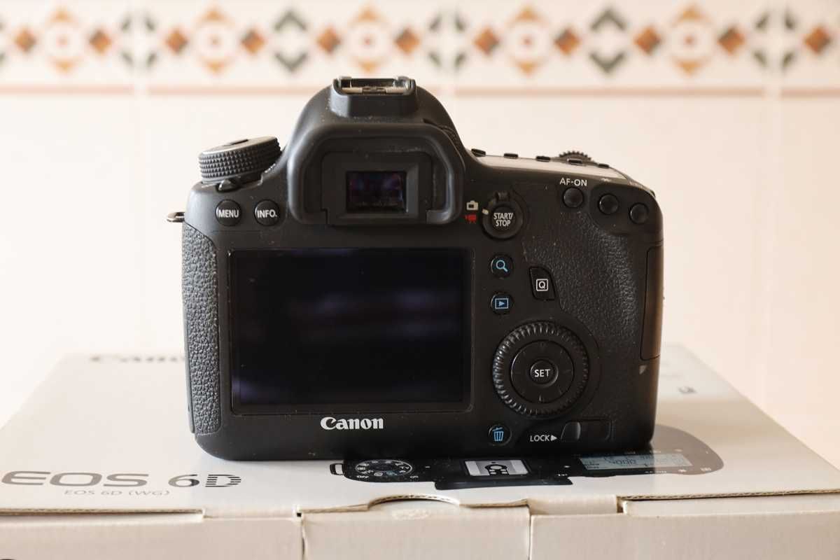 Canon 6D completa, com apenas 11.500 disparos