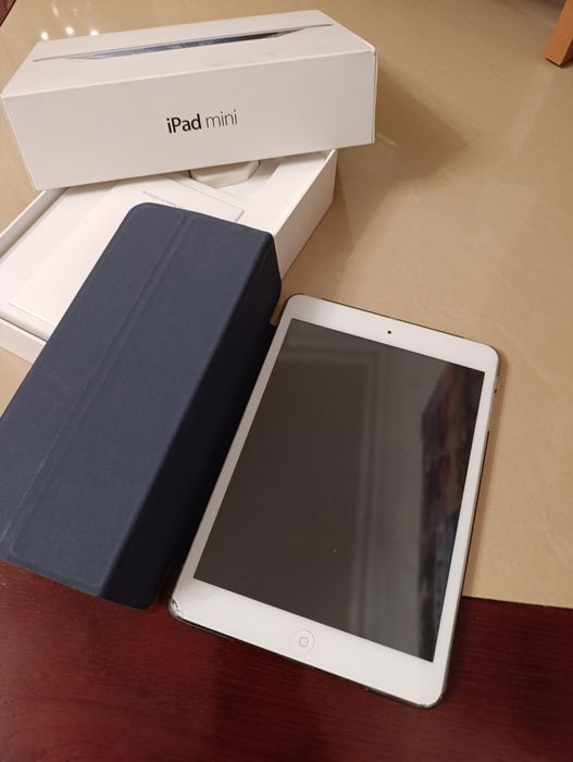 Планшет iPad mini 16Gb model MD531ZP/A