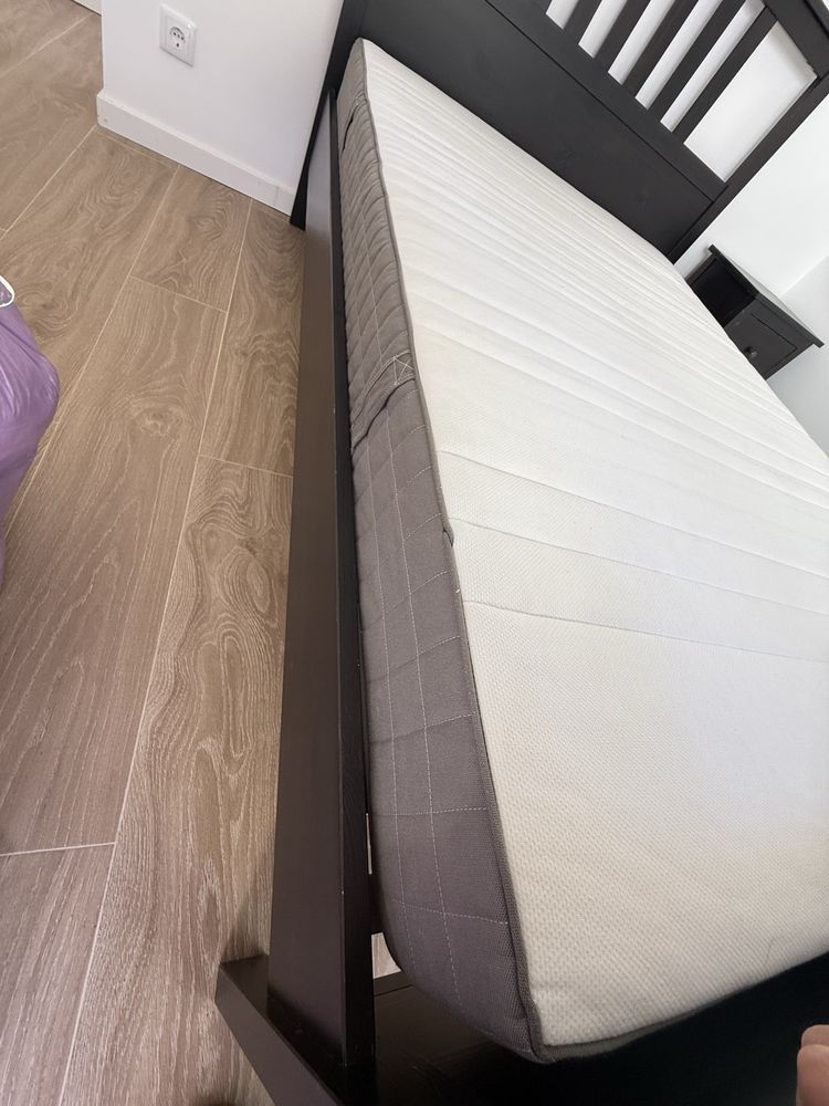 Cama ikea com colchao 140x200 em bom estado