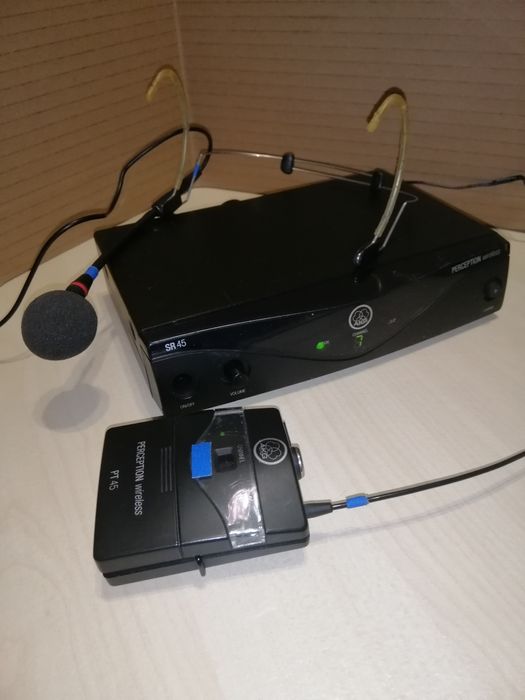Радіосистема AKG Perception wireless 45  з наголовним мікрофоном C555