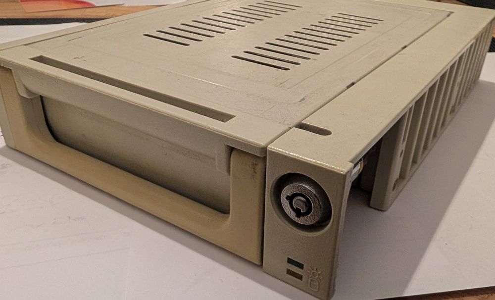 Kieszeń na dysk twardy IDE (40pin)