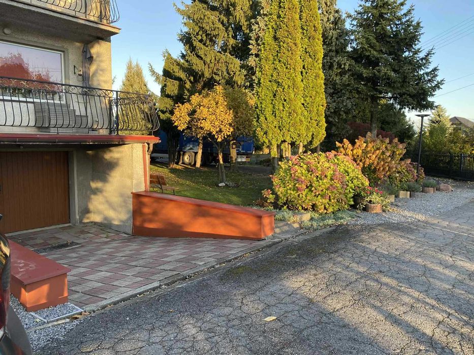 Zadbany dom  , duże budynki ,  2,34 ha ziemi wokół bud.