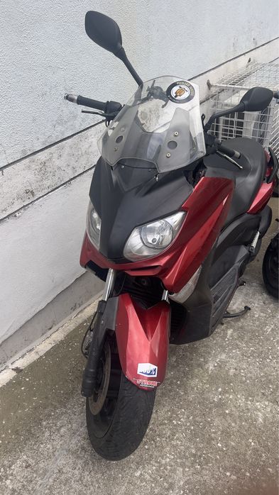 Yahama xmax red color