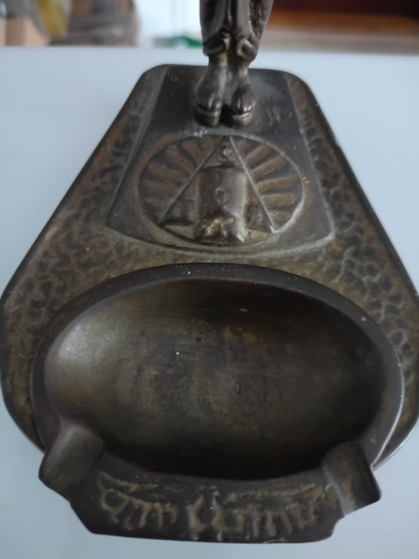 Figurka metalowa z Egiptu popielniczka