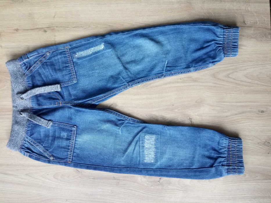 jeansy joggery r. 122 dla chłopca