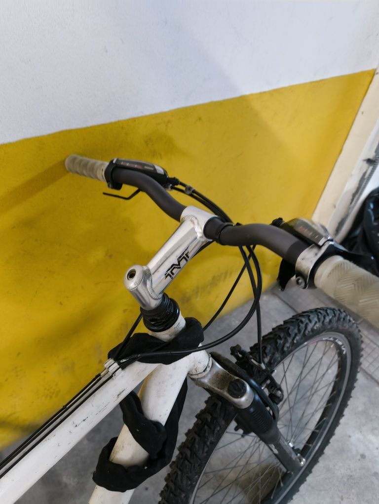 Vendo bicicleta roda 26 em bom estado