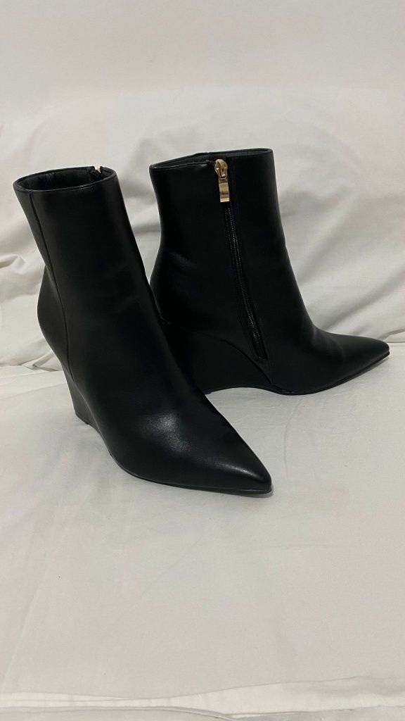 Botas como novas usadas duas vezes tamanhos 36/37/38