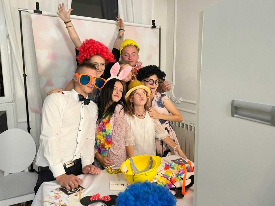 Fotobudka atrakcje weselne ciężki dym iskry