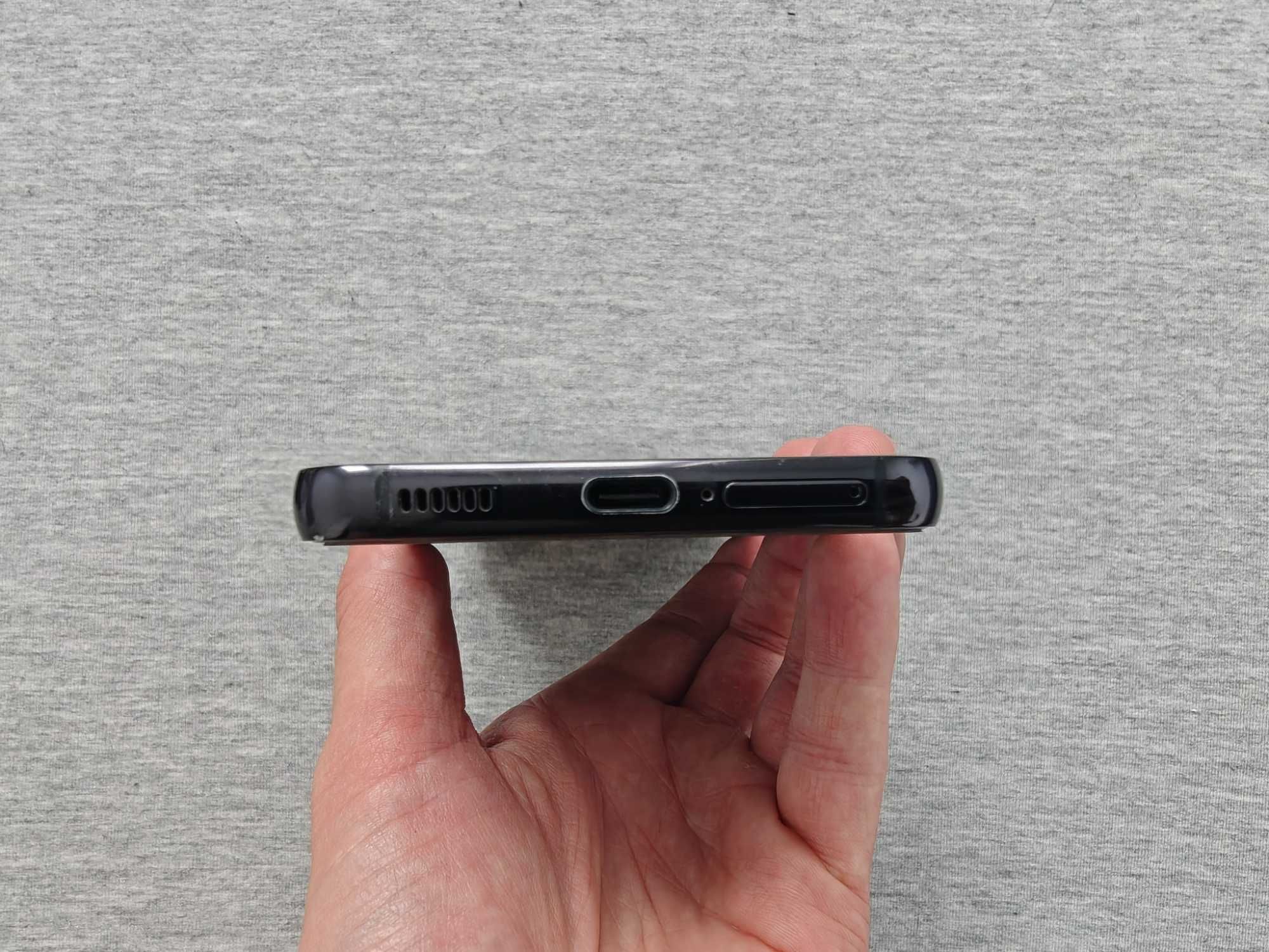 Samsung S22 8GB / 256GB czarny + słuchawki Galaxy BUDS PRO + etui
