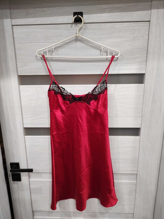 Koszula nocna czerwona satynowa F&F s/m stan bardzo dobry