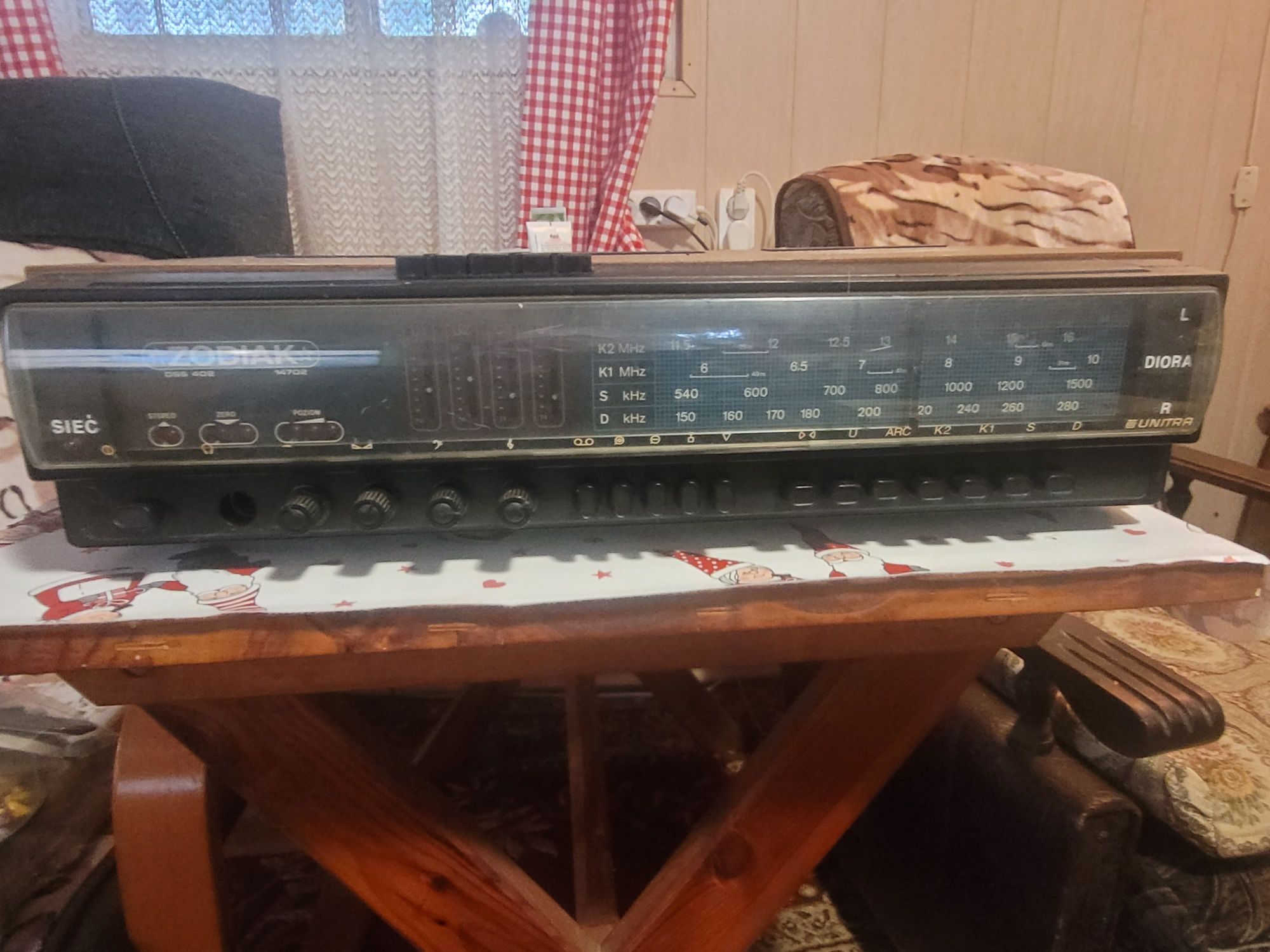 Sprzedam niesprawne radio Zodiak amplituner JVC  i Hitachi I CD Denon
