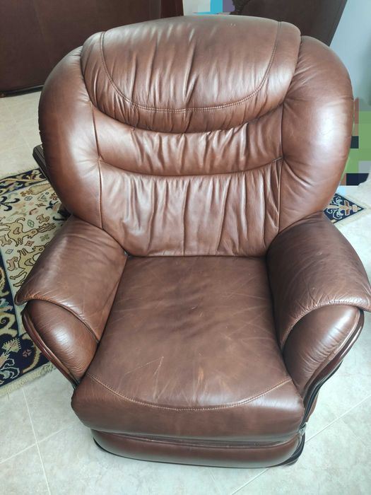 Mobiliário de sala (móvel grande, sofás e mesa de sala)