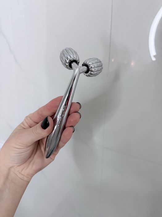 Роликовий масажер для лиця і шиї Wellderma