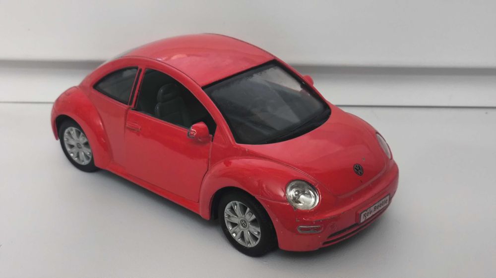 Модель, машинка Volkswagen New Beetle 1.24 Kinsmart KT7003