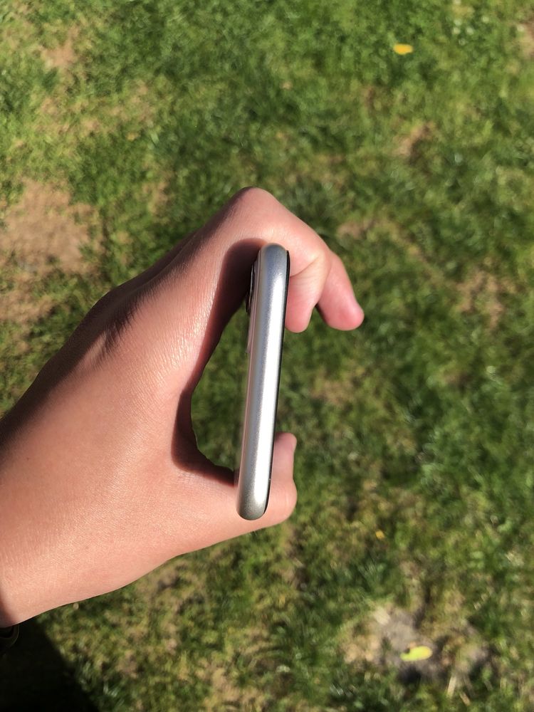 iPhone 11 64GB - 87% Baterii - Stan IDEALNY