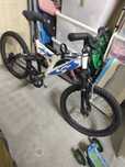 Bicicleta  azul com rodinhas
