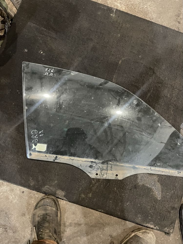 Скло переднє ліве праве заднє Mazda 626 GE