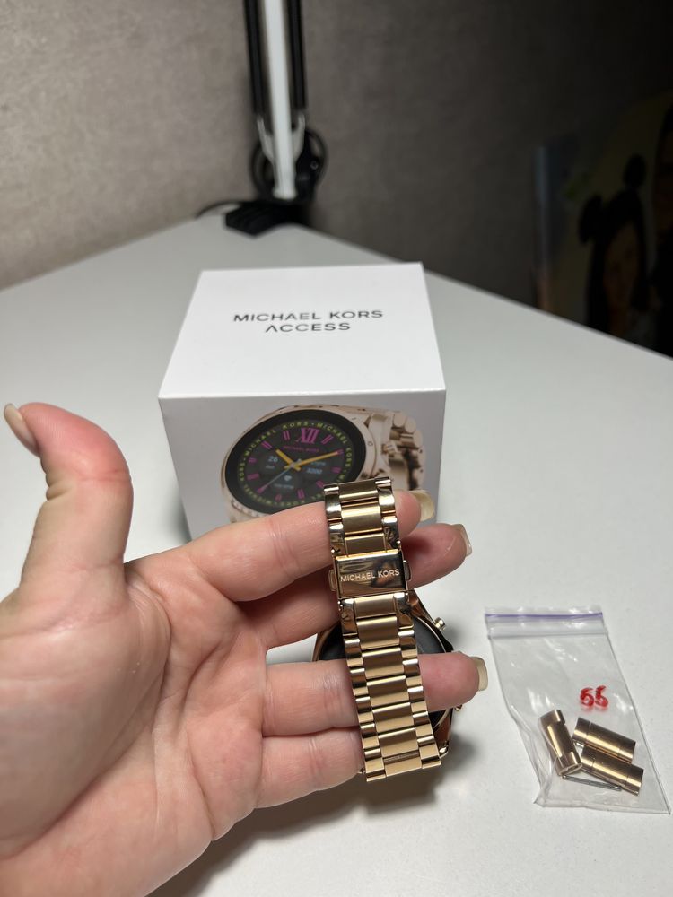 СРОЧНО продам Смарт часы Michael Kors