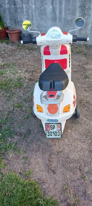 Scooter para crianca peg perego vespa  eletrico