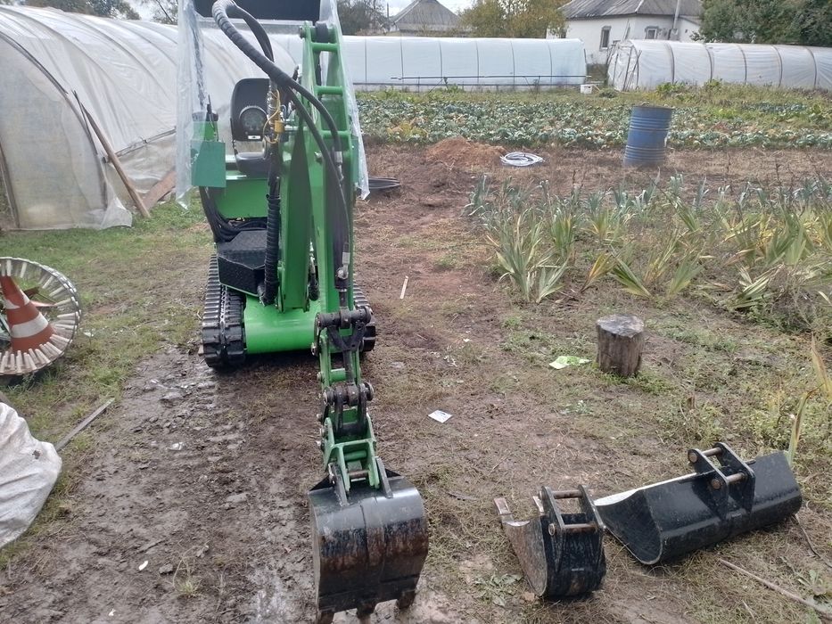 Продам мініескаватор  мд4 +