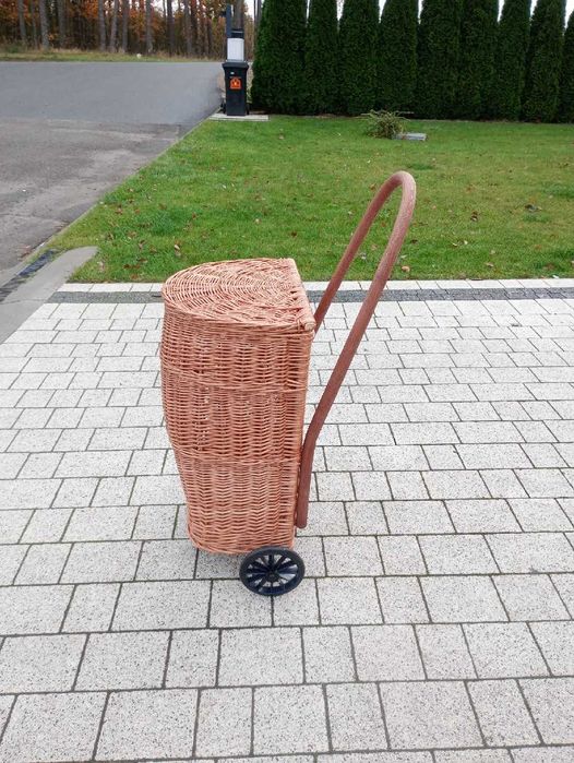 Wózek zakupowy wiklinowy