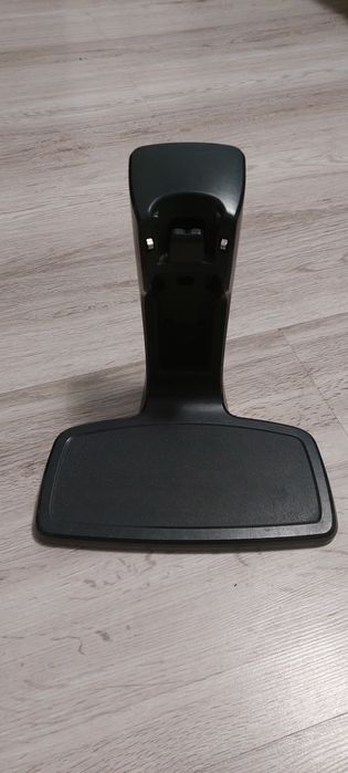 Стійка зарядного пристрію для пилесоса Electrolux.