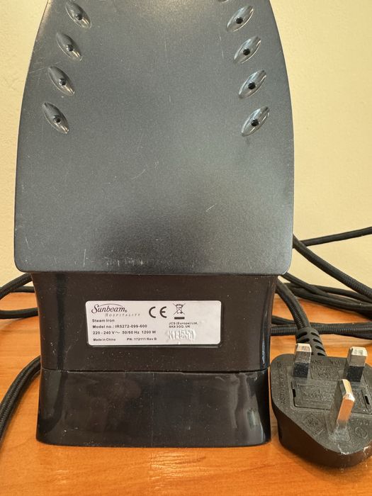 Żelazko z angielskim wtykiem – długi kabel 3,5 m