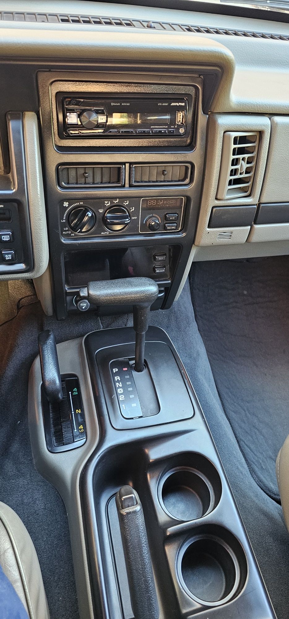 Jeep grand cherokee 4.0 oficial 93 impecável