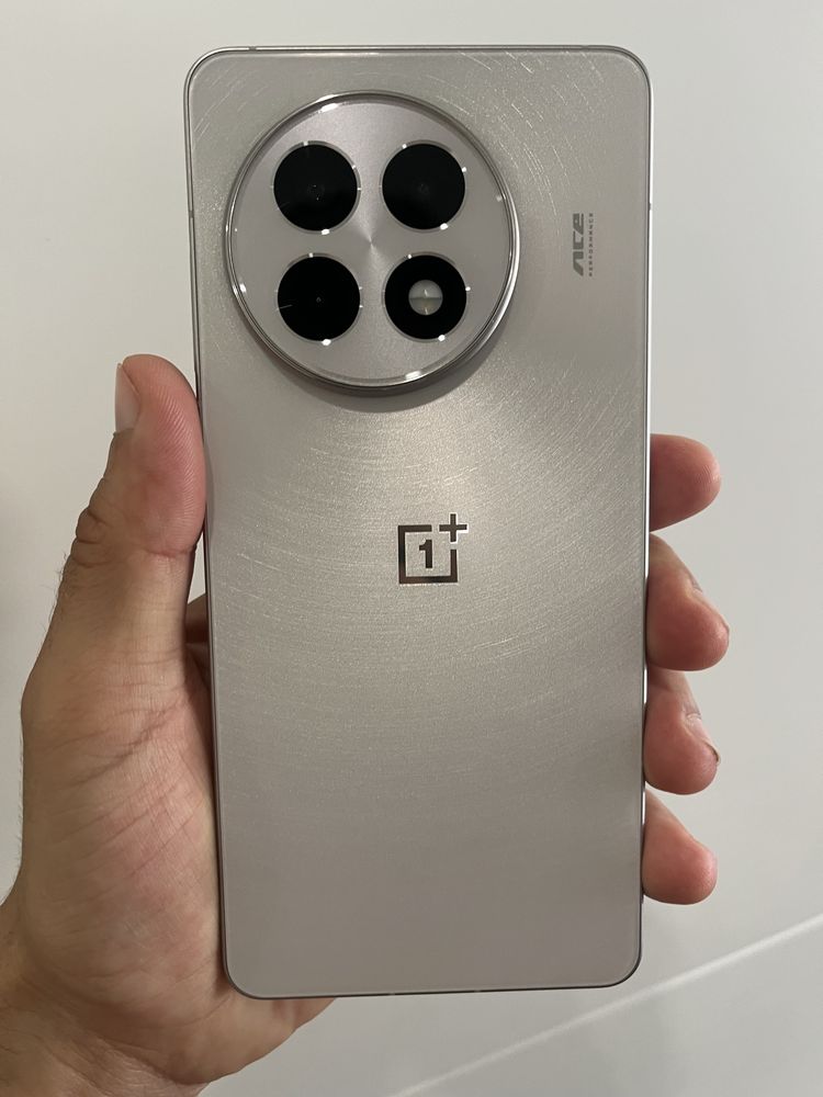 OnePlus Ace 5.