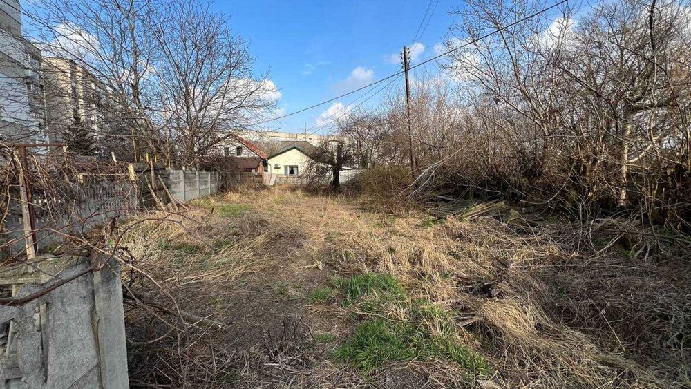 Продаж фасадного будинку з ділянкою