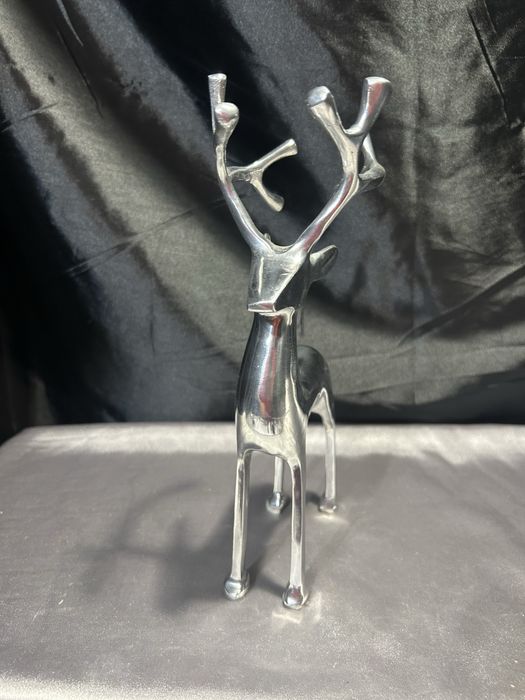 Figurka Jelenia z Metalu Srebrny Kolor, Elegancka Dekoracja