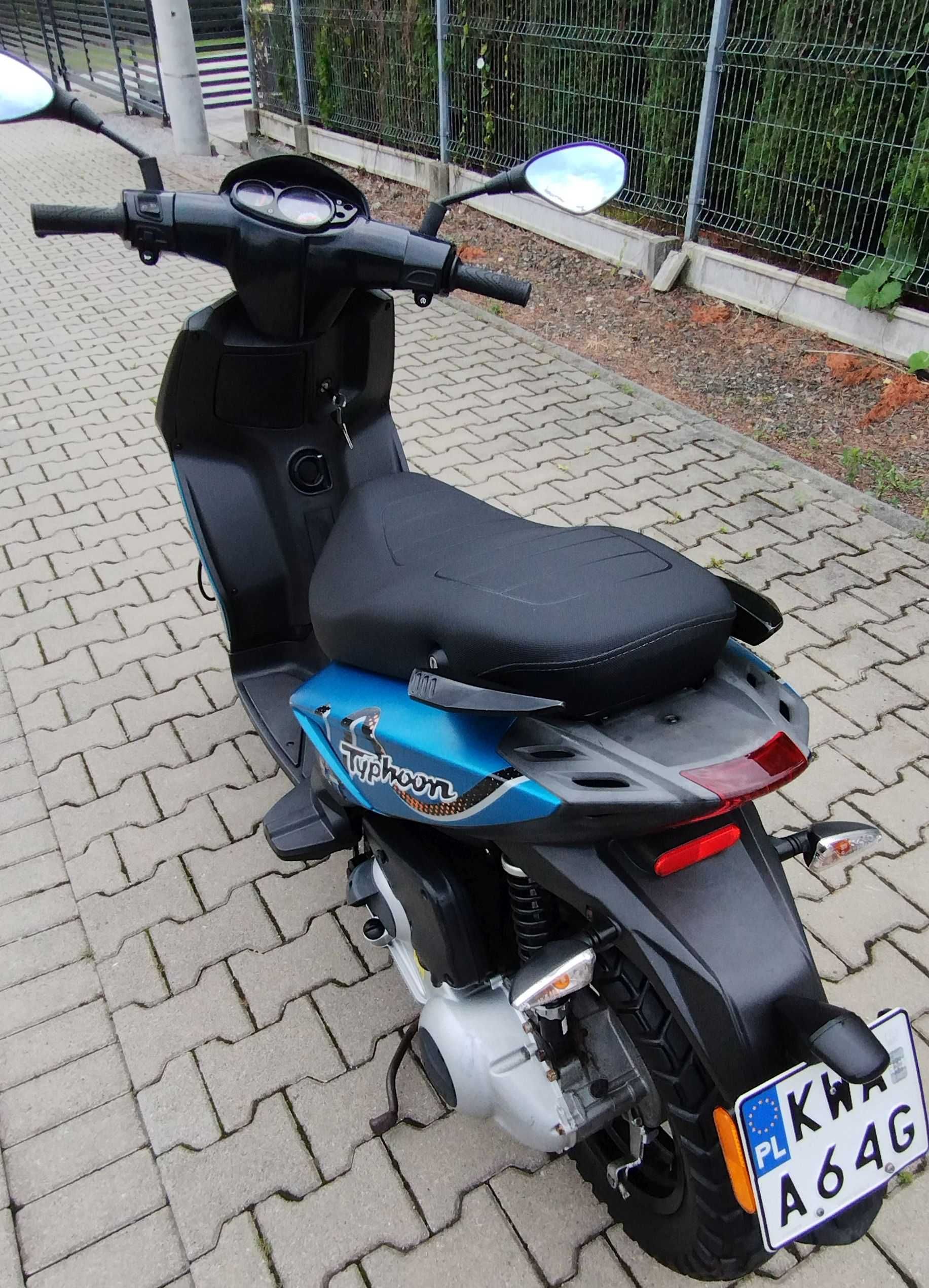 Sprzedam skuter Piaggio Typhoon 125 4t przebieg 8.343km