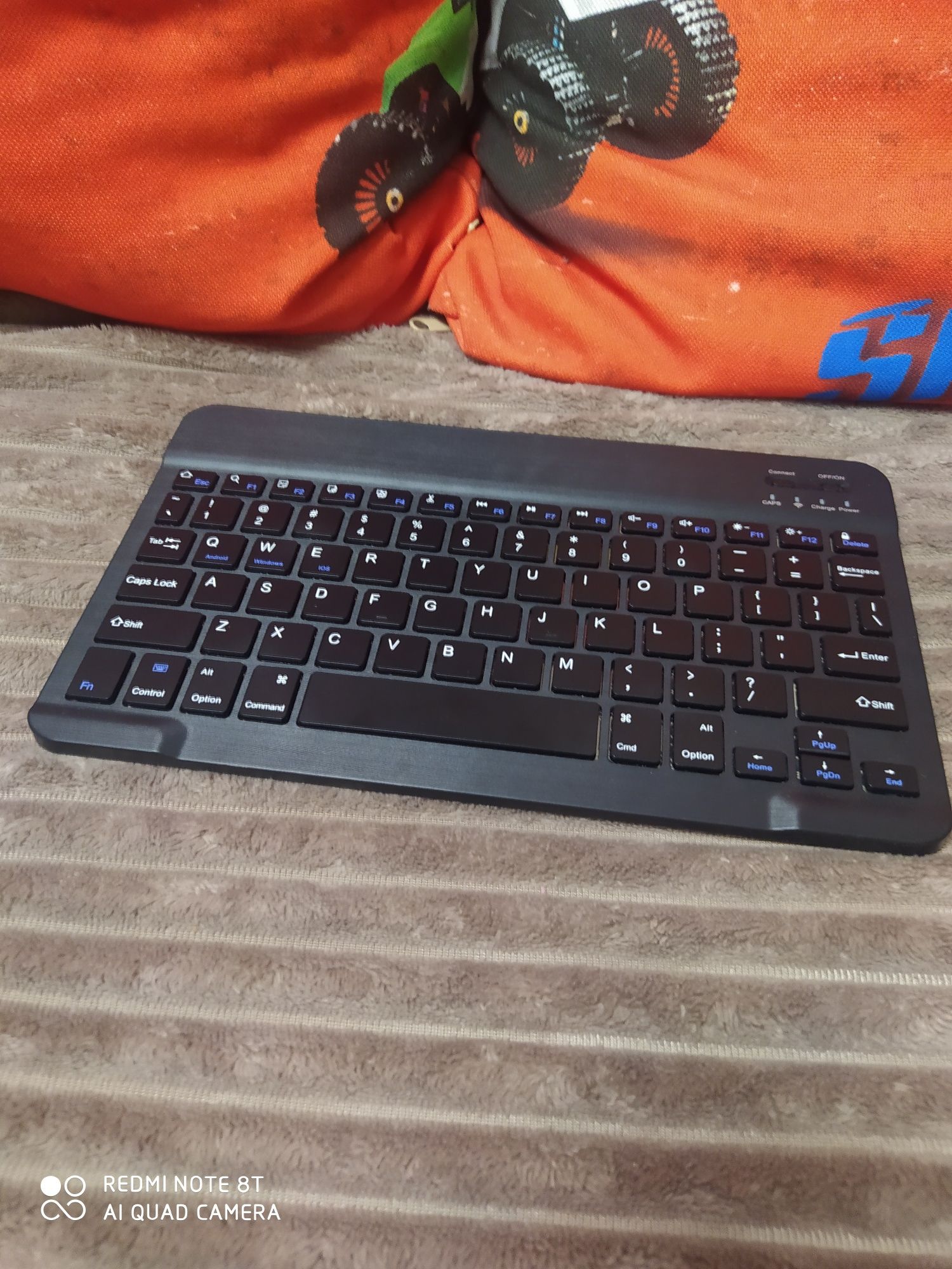Нова клавіатура з мишкою