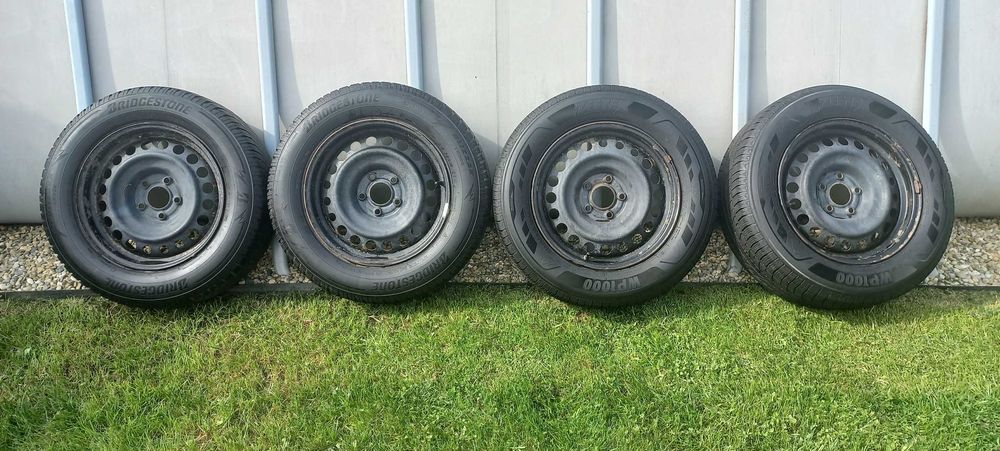 Komplet opon zimowych 215\65\R16 na felgach stalowych