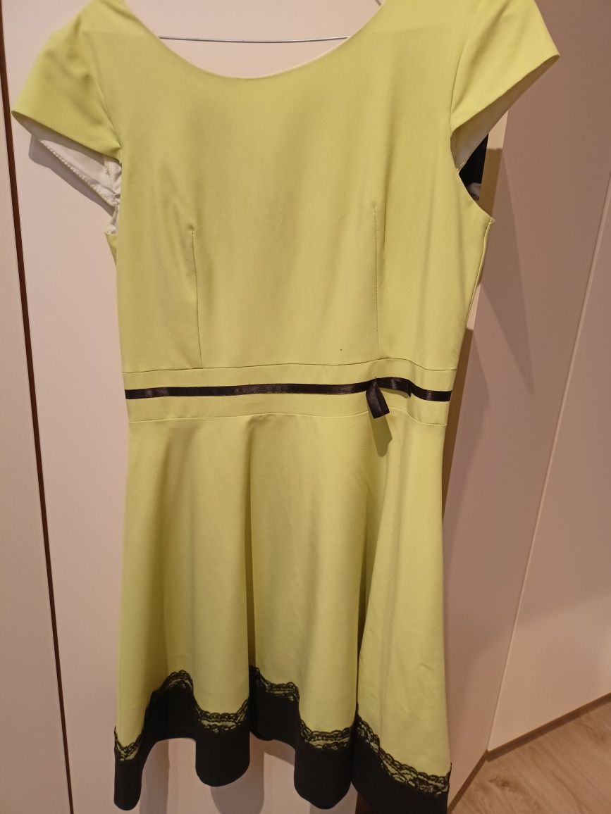 Letnia sukienka limonkowa