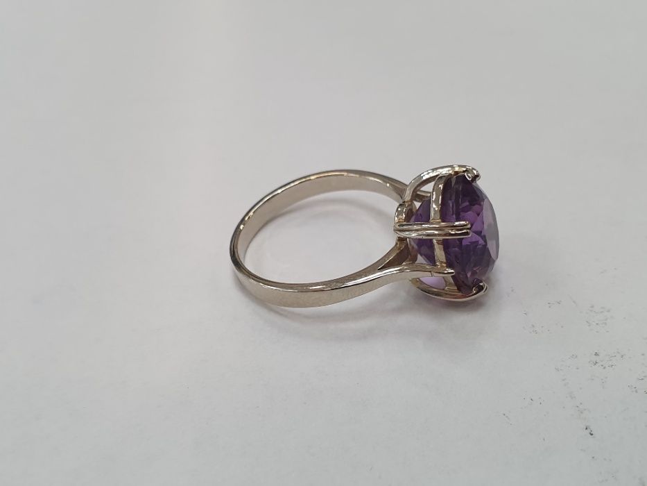 Złoty pierścionek/ 585/ 5.18 gram/ R20/ Białe złoto