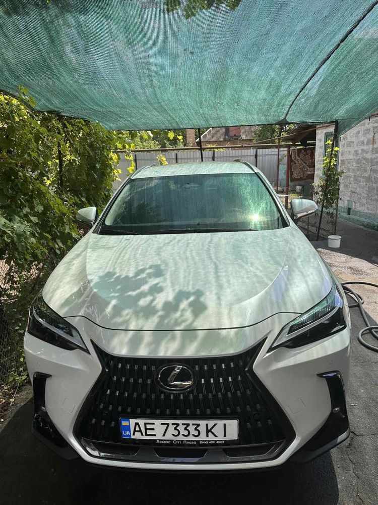 Lexus NX350h( новий автомобіль,тільки переоформлення)