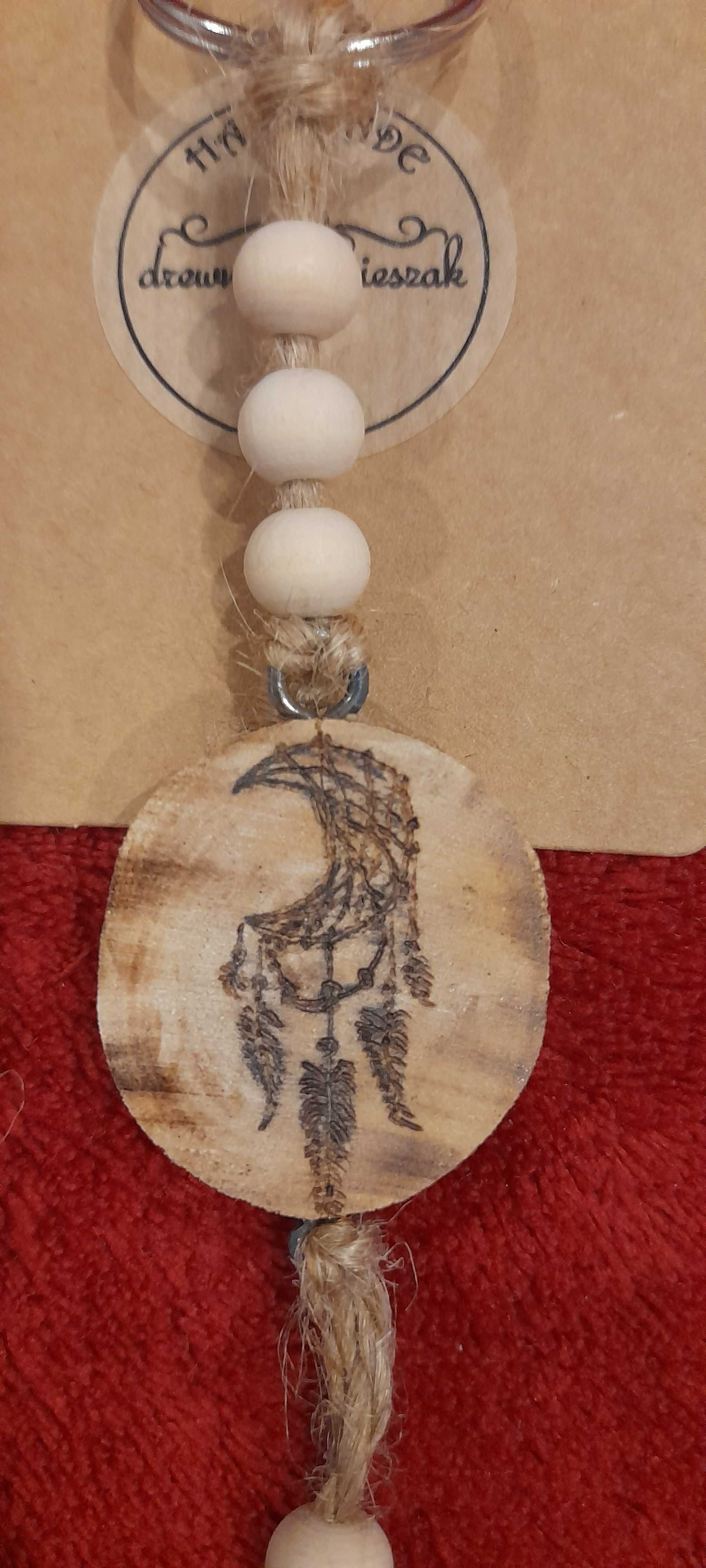 Breloczek z Wypalonym Łapaczem Snów na Plastrze Drewna - Handmade