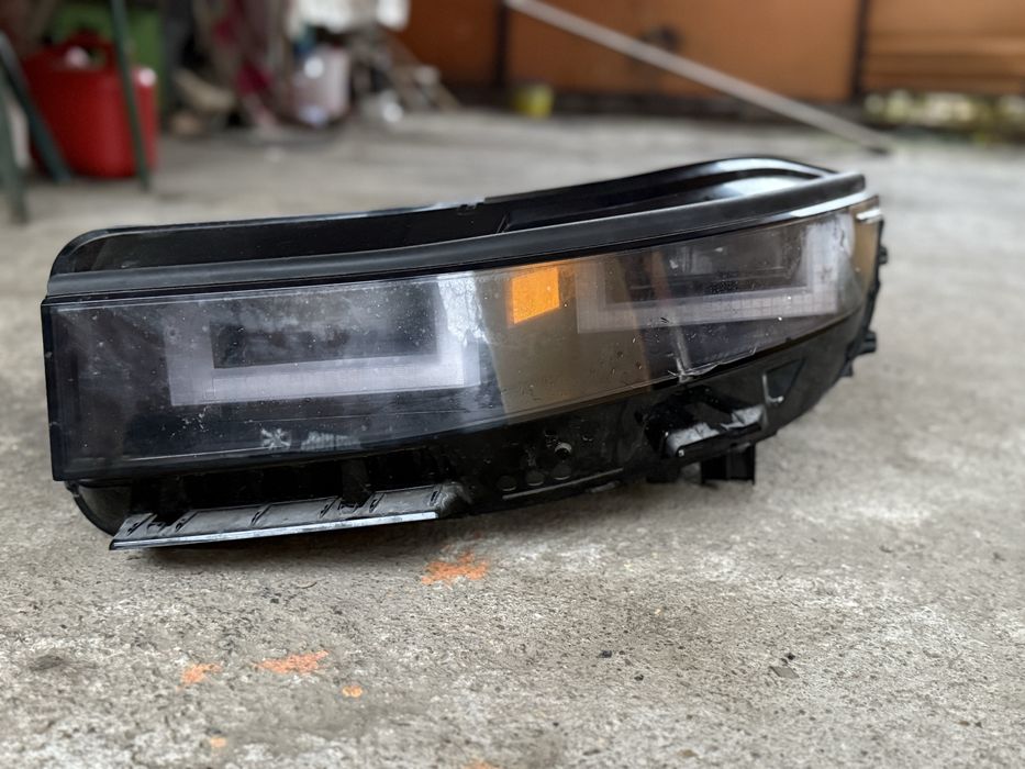 Права фара Ionik 5