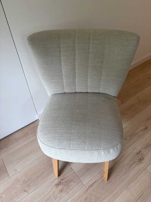 Beżowy kremowy fotel muszelka włoska tkanina Persempra