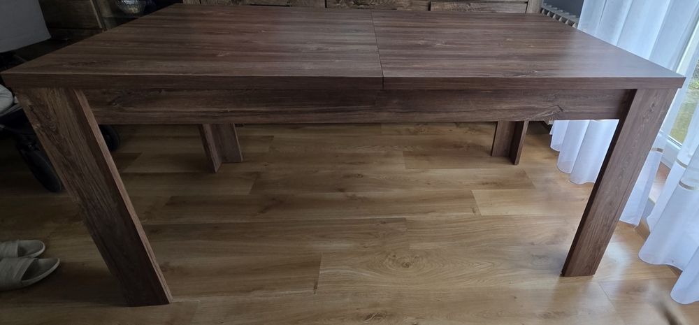 Stół do salonu, jadalni