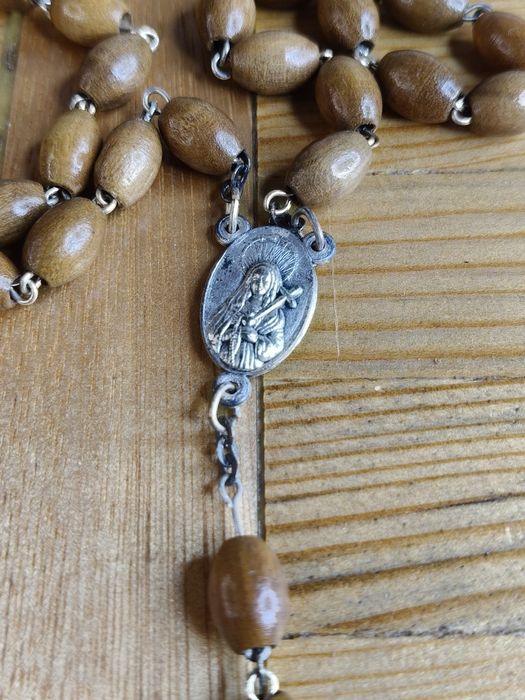 Stary różaniec z ziemią z Jerozolimy 74