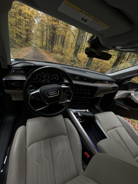 Audi e-tron 55 quattro prestige 2019 року